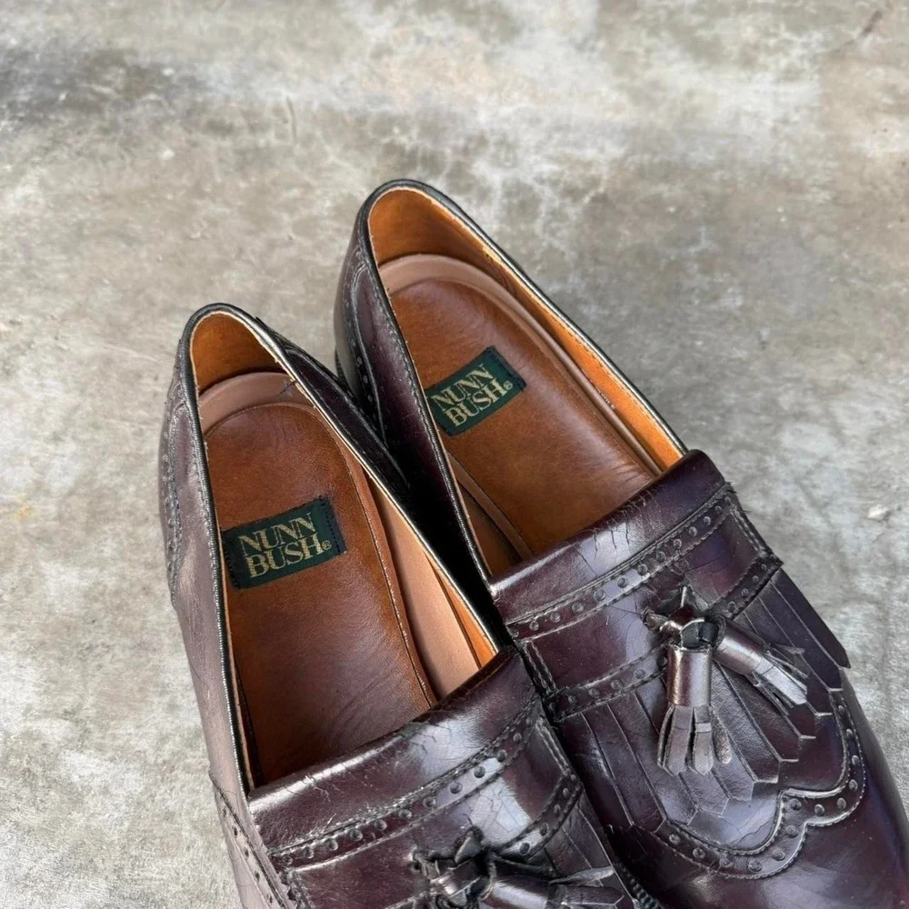 Vintage 90's Nunn Bush shiny leather wing tip  tassel loafers shoes 9 1/2 W